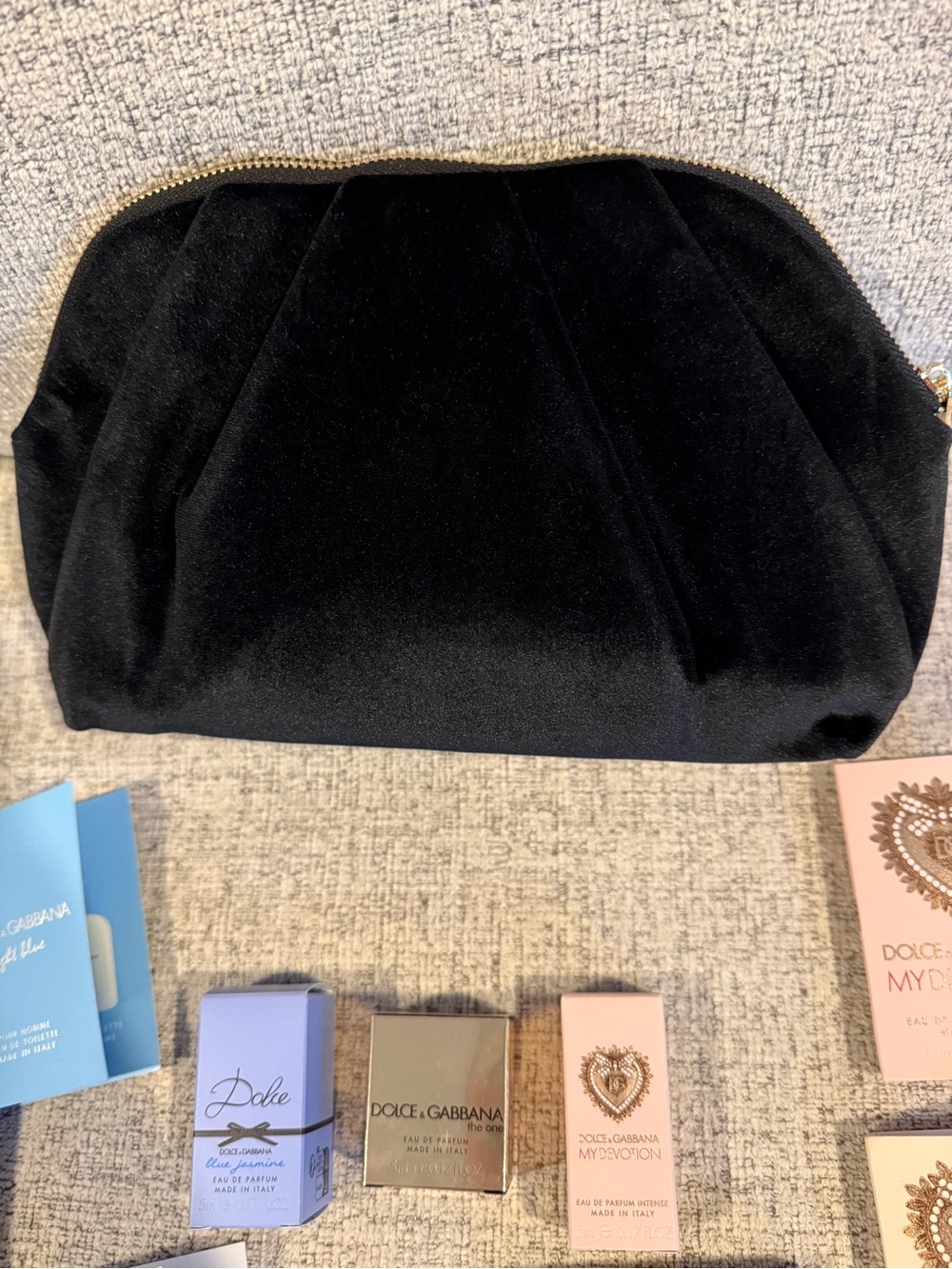 Dolce & Gabbana Makeup Bag, Mini Fragrance and Samples - Picture 2 of 12